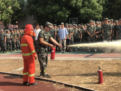 bat365开展2019级新生消防演练活动