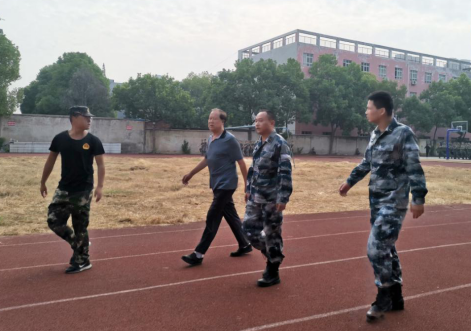 bat365召开2019级新生军训汇报表演暨总结表彰大会