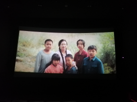 bat365组织教职员工观看影片《一生只为一事来》