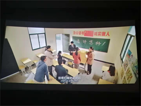 bat365组织教职员工观看影片《一生只为一事来》