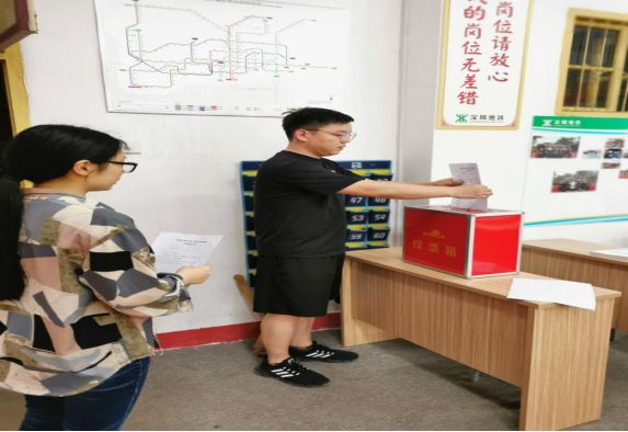 中国共产党bat365在线中国官网登录入口委员会学工第二支部委员会举行换届选举大会