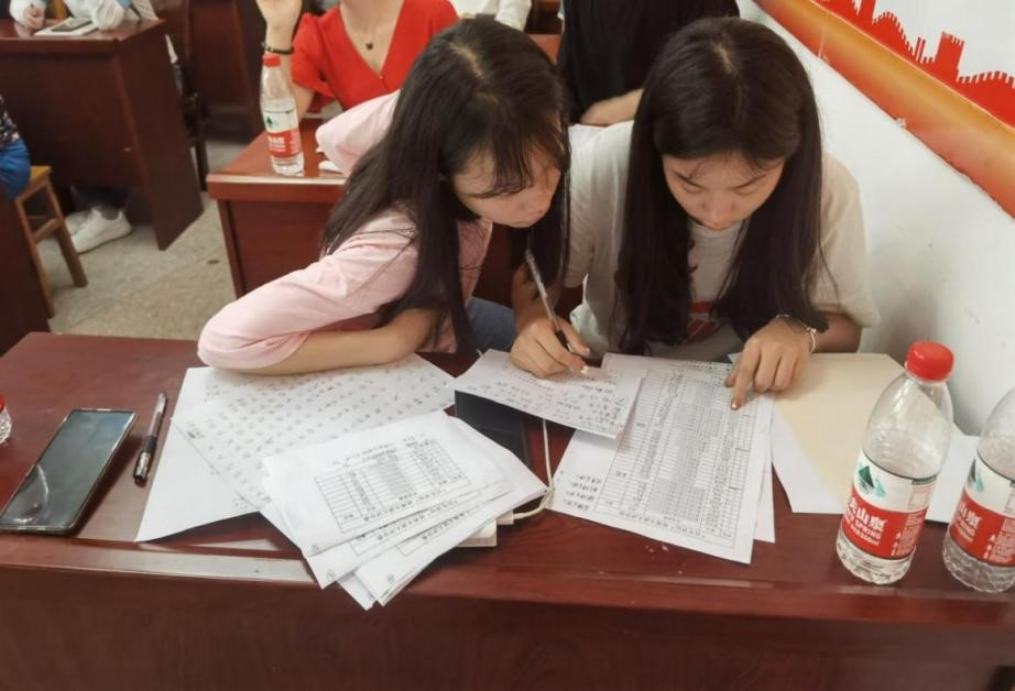 bat365在线中国官网登录入口“百生讲坛”决赛  顺利开展