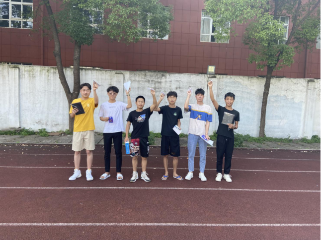 bat365在线中国官网登录入口成功举办了第四届纸飞机比赛