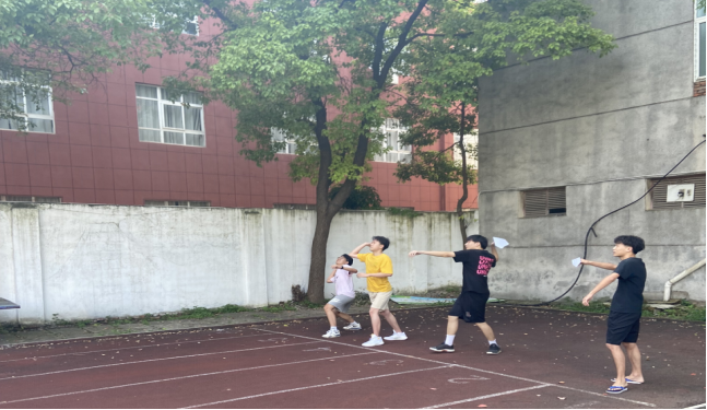 bat365在线中国官网登录入口成功举办了第四届纸飞机比赛