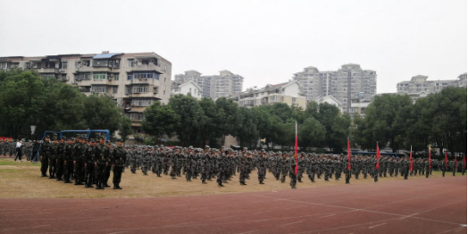 bat3652020级新生军训结营仪式暨开学典礼隆重举行