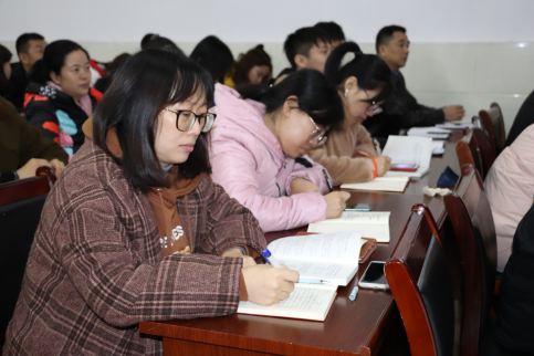 省委讲师团成员中南民族大学阎占定教授 莅临bat365宣讲党的十九届四中全会精神