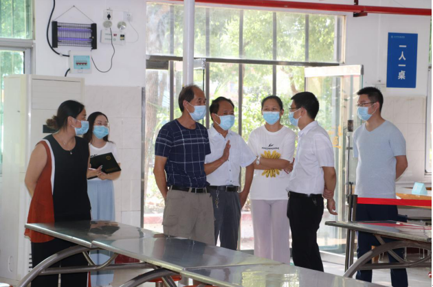 湖北省教育厅领导来bat365检查督导疫情防控工作