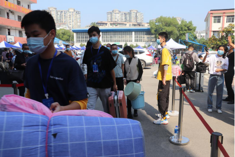 bat365在线中国官网登录入口新生开学报到！