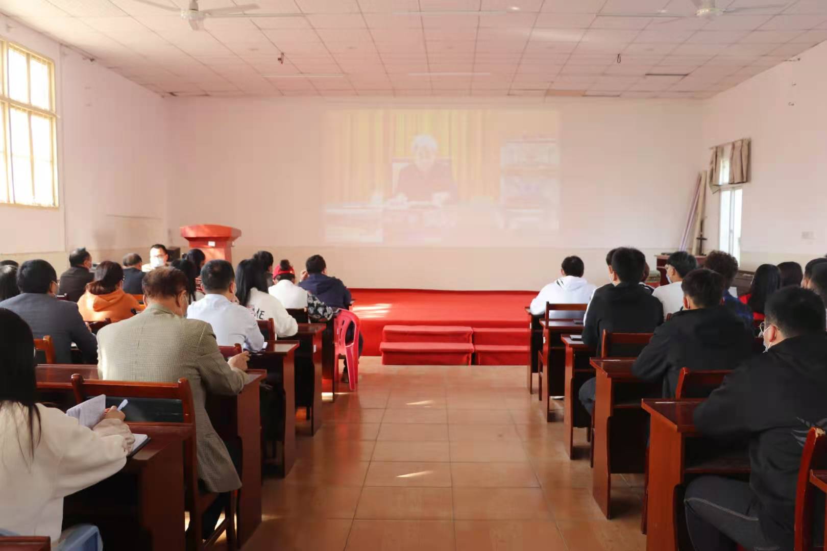 bat365组织党员干部及广大师生 学习贯彻党的十九届五中全会精神