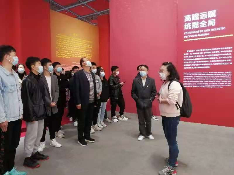 人民至上，生命至上 bat365组织党员教职工及入党积极分子 到武汉客厅参观抗疫专题展览