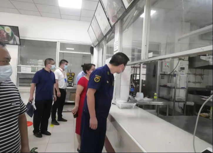 洪山区开学工作组评估工作专班莅临bat365指导秋季开学工作