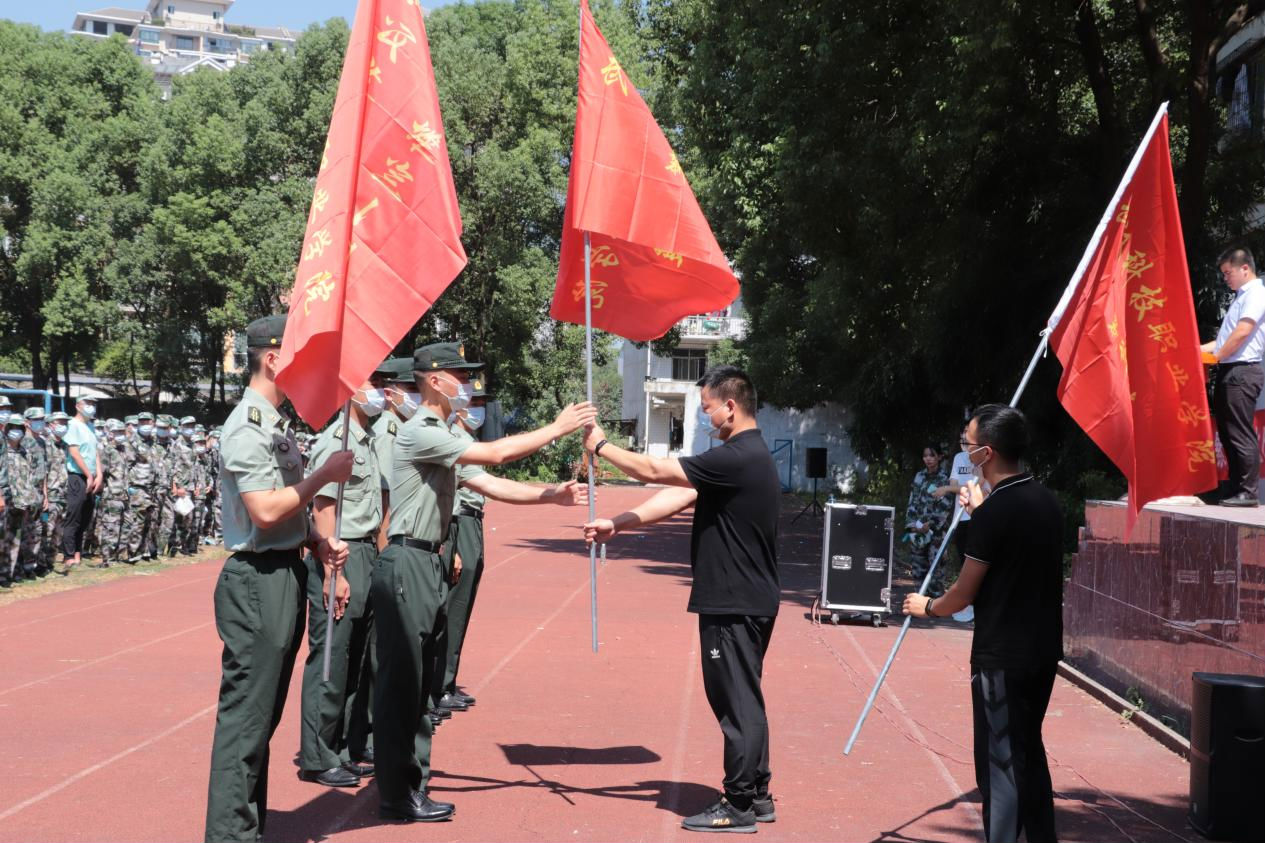 bat365新生军训开营仪式圆满落幕