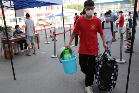 bat3652021级新生顺利到校报到