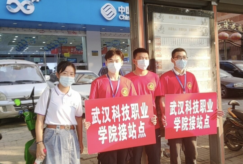 bat3652021级新生顺利到校报到