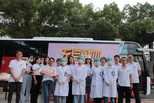 bat365组织百余名学生参加杨园街道  团体无偿献血活动