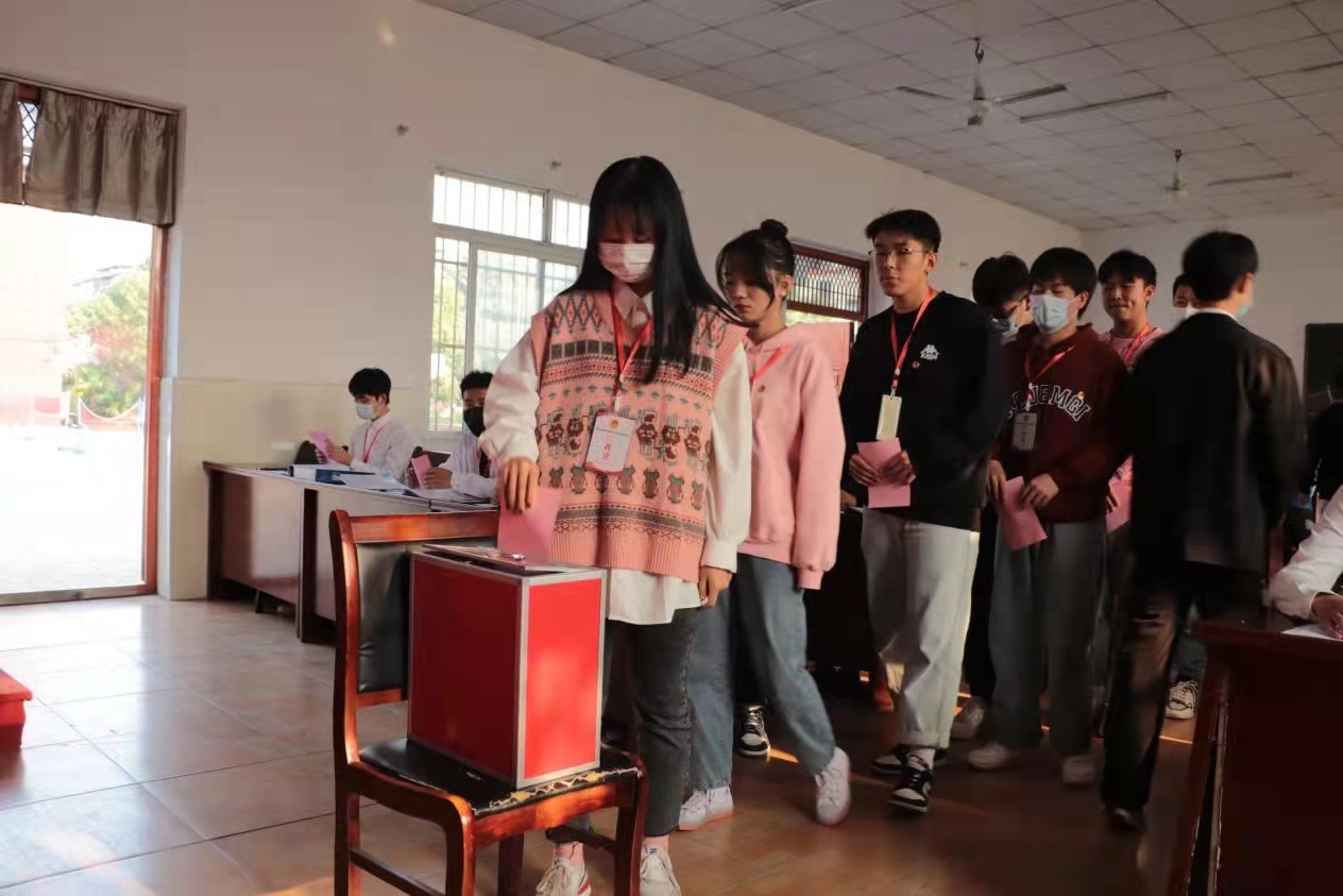 bat365第十次学生代表大会隆重召开！